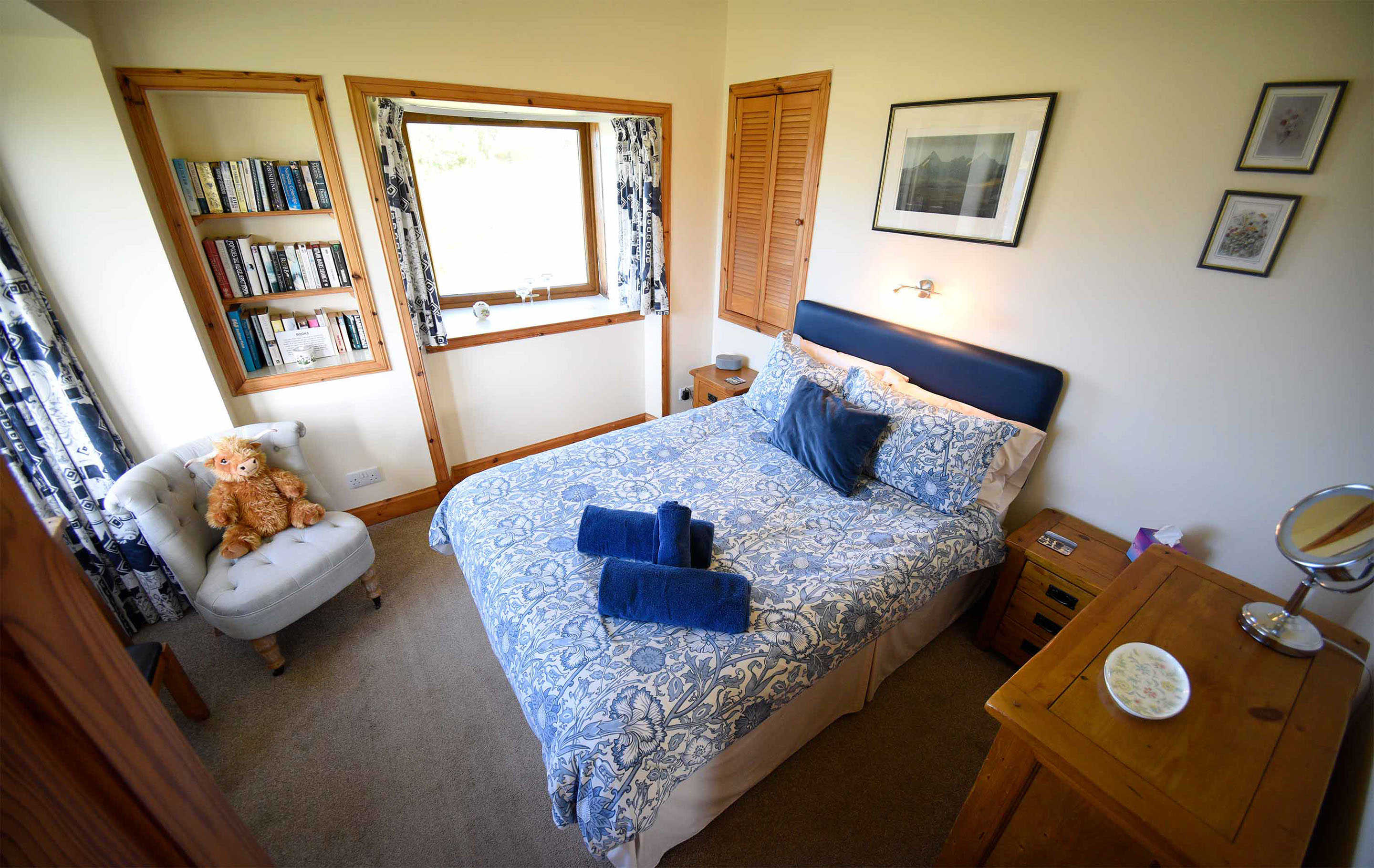 Auld Mission Cottage contains a King Size Double Bed and a Twin Bed with all bedding and linen provided