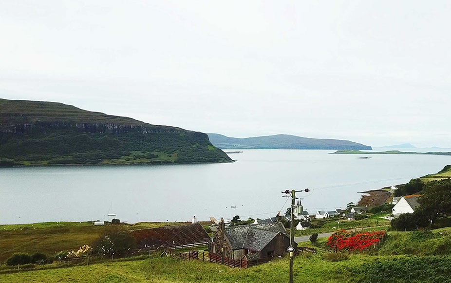 Our Self Catering Accommodation in Waternish offers stunning sea views of Loch Bay