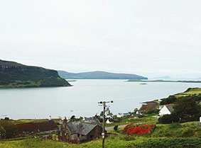 Our Self Catering Accommodation in Waternish offers stunning sea views of Loch Bay